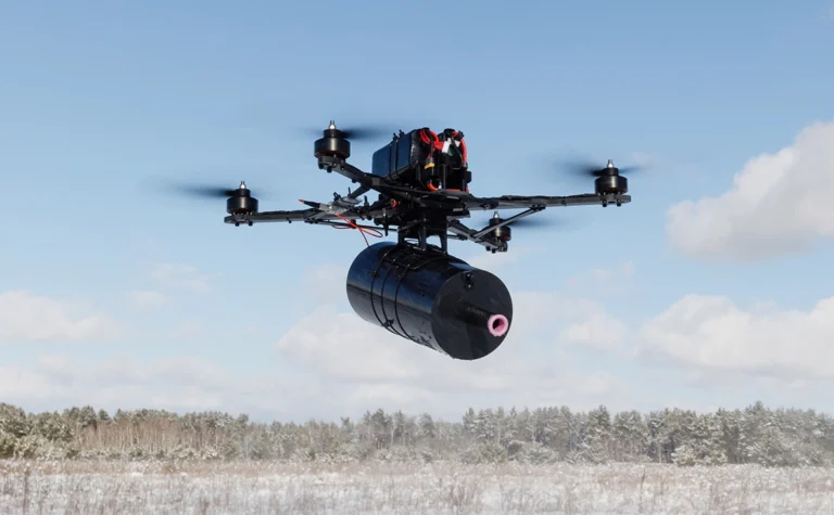 Оптоволоконний FPV-дрон проти радіокерованого